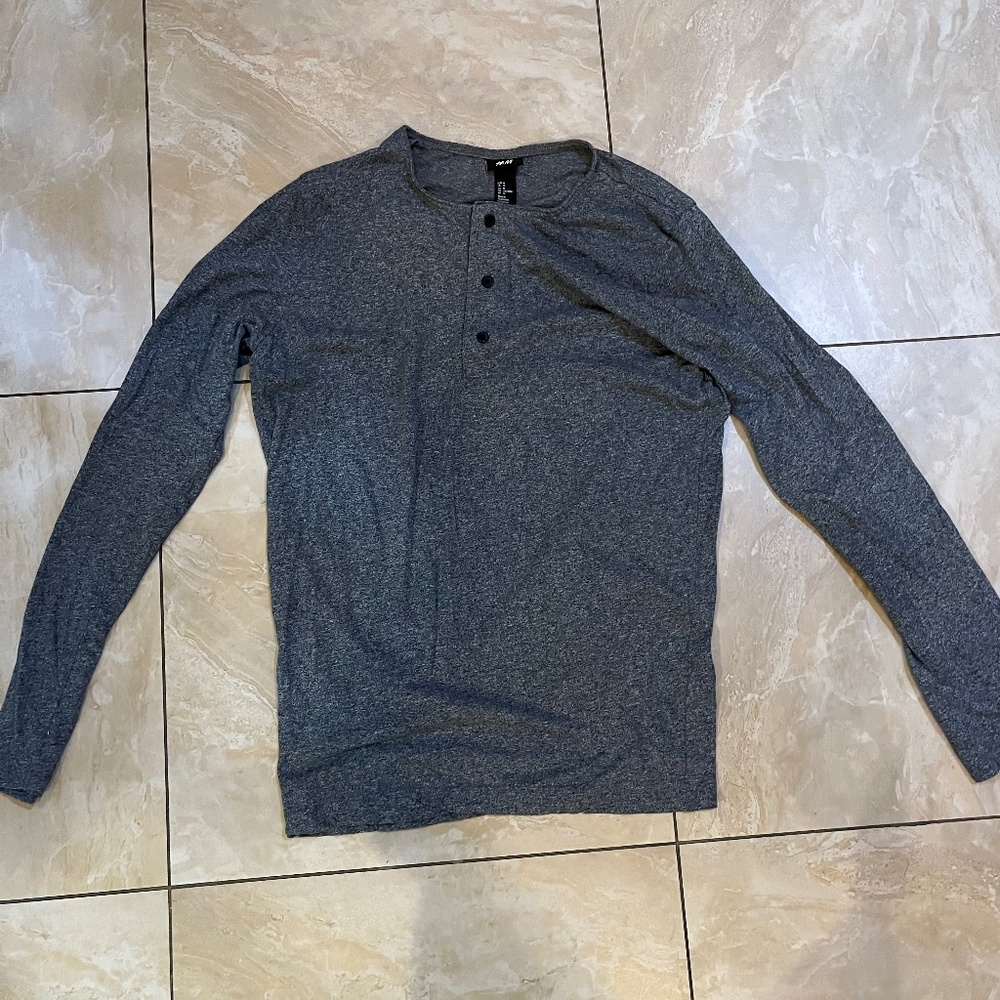 H&M Gray Long Sleeve Henley Tee Shirt
